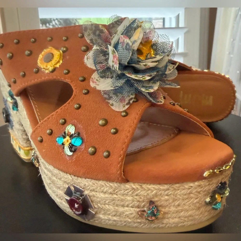 Hand Embellished Statement Platform Sandals w/ Floral Appliqué Western Theme 7.5